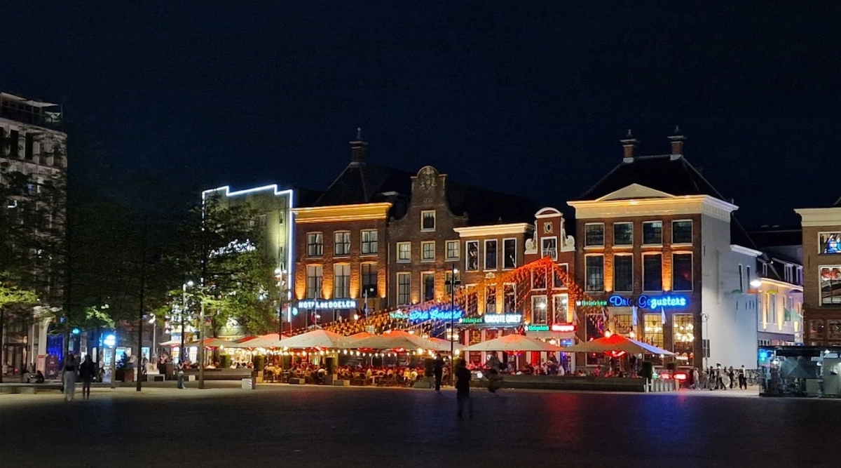 Koningsdag en koningsnacht De Drie Gezusters